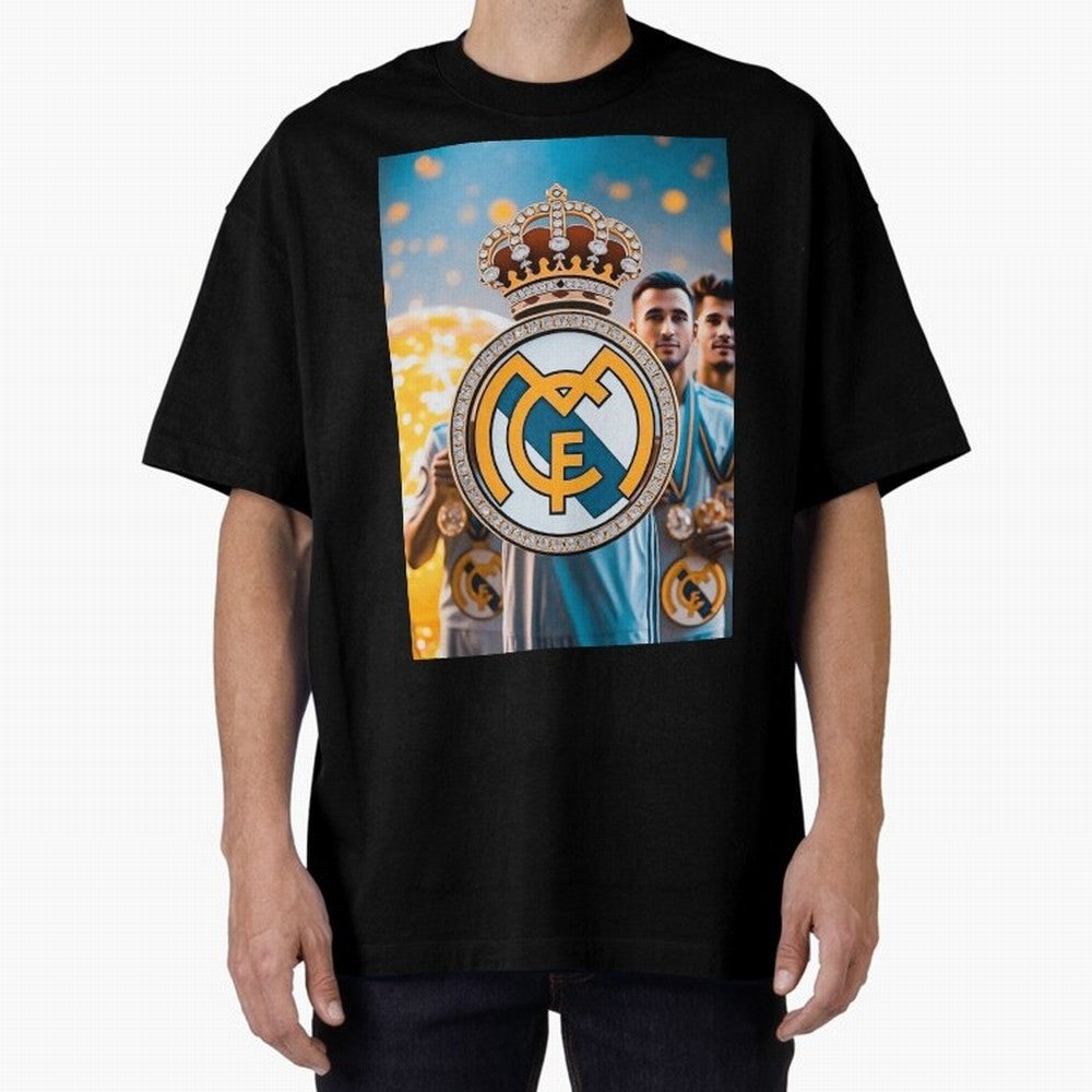 El Medall¨®n Del Real Madrid Oversized T-Shirt Celebrate Rivalries and Pride in the FIFA World Cup 2026 USA Canada Mexico Journey through CR7 and Messi Highlights, England and Germany Pride, Retro Football Energy, Iconic Rivalries, Trophy Chase
