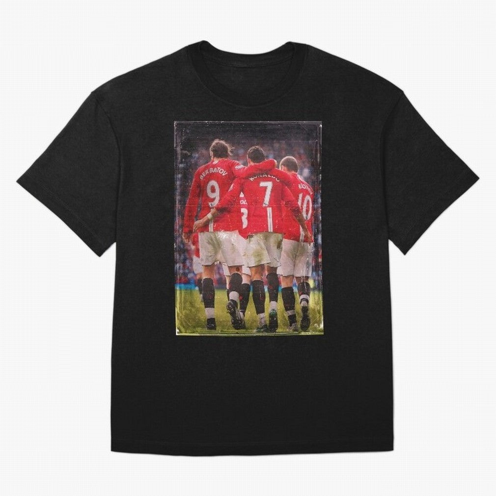 Ronaldo Berbatov Rooney Oversized T-Shirt Discover Match Day Hype around FIFA World Cup 2026, Messi, CR7 and Mbappe, Argentina and Brazil, Retro Football Energy, Iconic Rivalries, Trophy Chase Drama and Stadium Atmosphere; Ideal for Passionate Fans