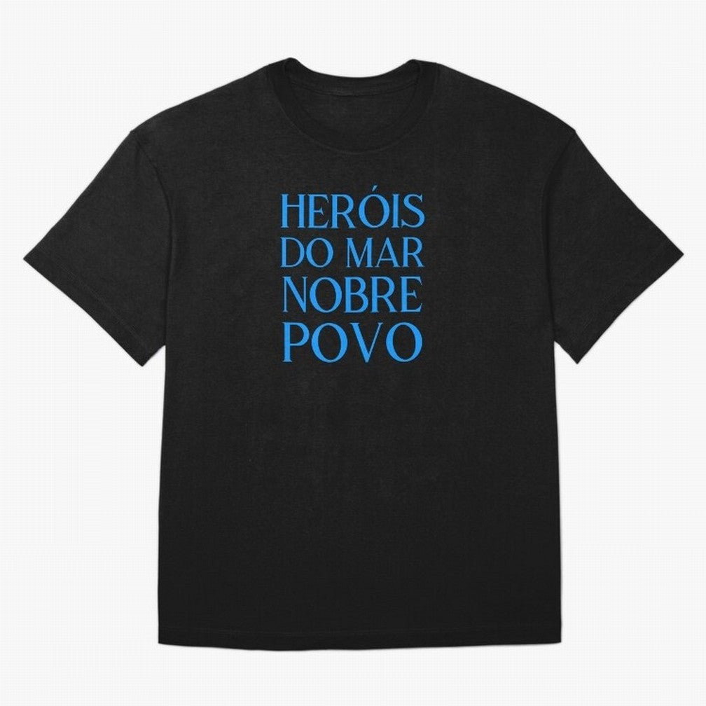 Her¨®is do Mar Nobre Povo blue 2 Oversized T-Shirt Show Your Stadium Side during Match Day Hype around FIFA World Cup 2026, Messi and Cristiano Ronaldo, Argentina, Football History, Final Match Energy, Crowd Noise and Once in a Lifetime Moments;