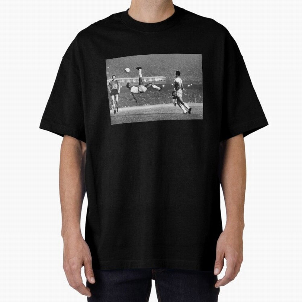 PELE LEGENDARY BICYCLE KICK BLACK AND WHITE5 Oversized T-Shirt Make Your Look Match Match Day Hype around FIFA World Cup 2026, CR7, Netherlands, Game Day Rituals, Football Legends, Country Pride and the Road to the Final; Ideal for Football Dads,