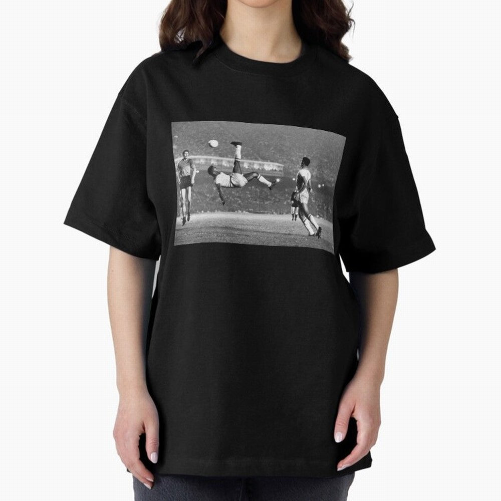 PELE LEGENDARY BICYCLE KICK BLACK AND WHITE5 Oversized T-Shirt Make Your Look Match Match Day Hype around FIFA World Cup 2026, CR7, Netherlands, Game Day Rituals, Football Legends, Country Pride and the Road to the Final; Ideal for Football Dads,